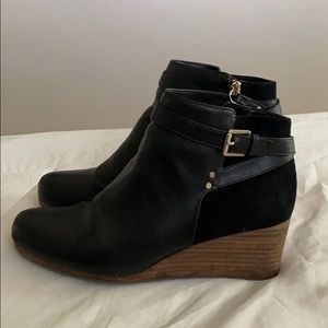 Dr. Scholl’s black wedge bootie